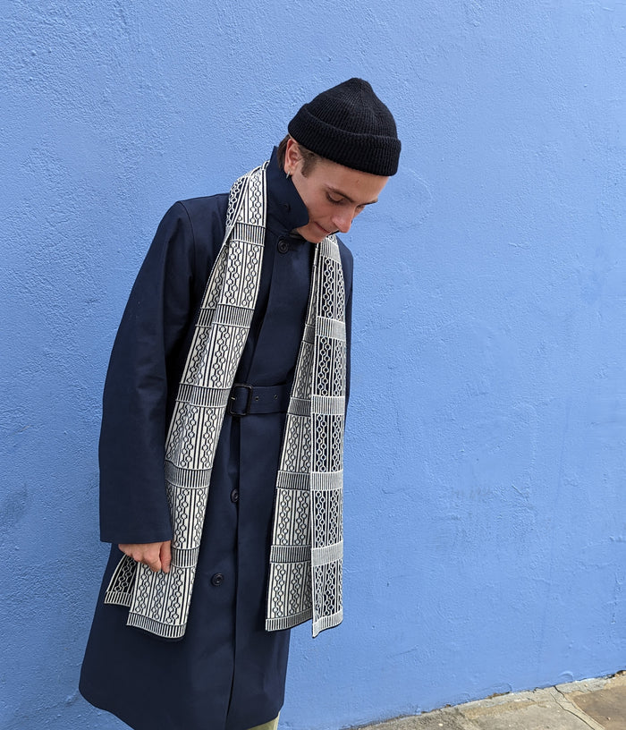 AVIEMORE SCARF - CREAM & NAVY