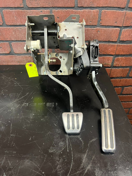 07-08 Saturn Sky Pontiac Solstice GXP OEM Manual Trans Brake & Gas Pedal Used