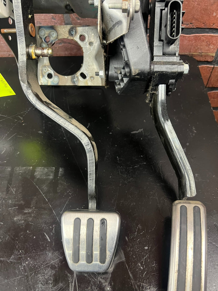 07-08 Saturn Sky Pontiac Solstice GXP OEM Manual Trans Brake & Gas Pedal Used