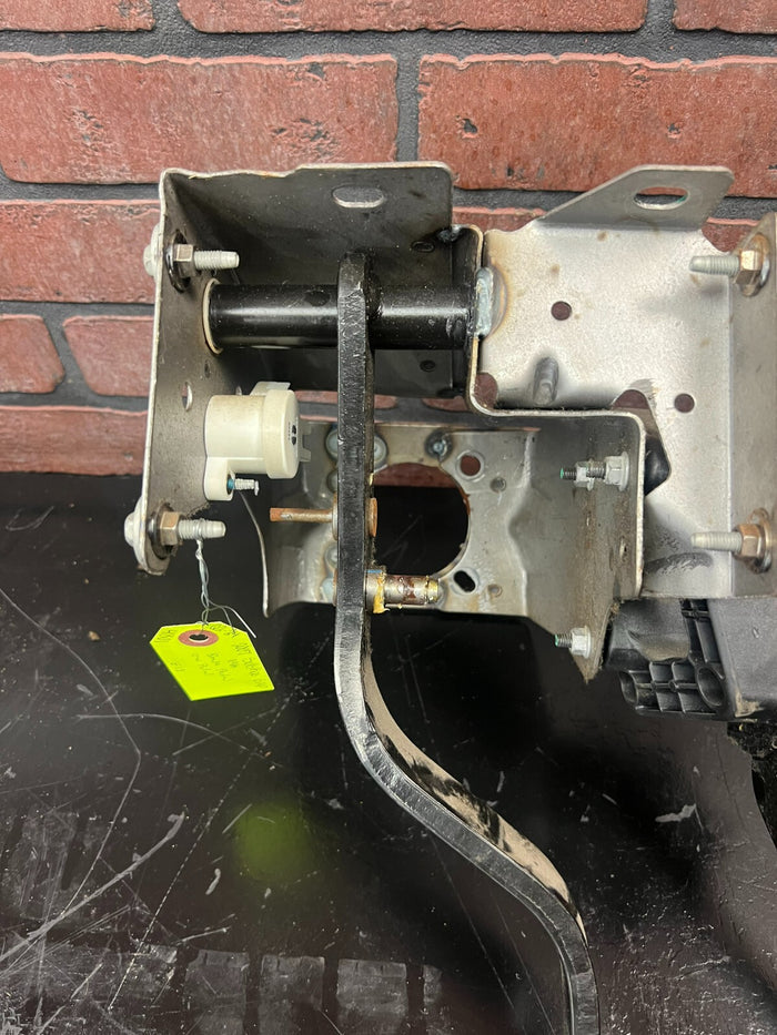 07-08 Saturn Sky Pontiac Solstice GXP OEM Manual Trans Brake & Gas Pedal Used