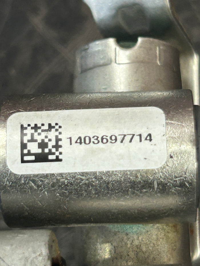 2015-2020 GMC Yukon Denali Passenger Right 6.2 Fuel Rail Pipe Injector 12658038