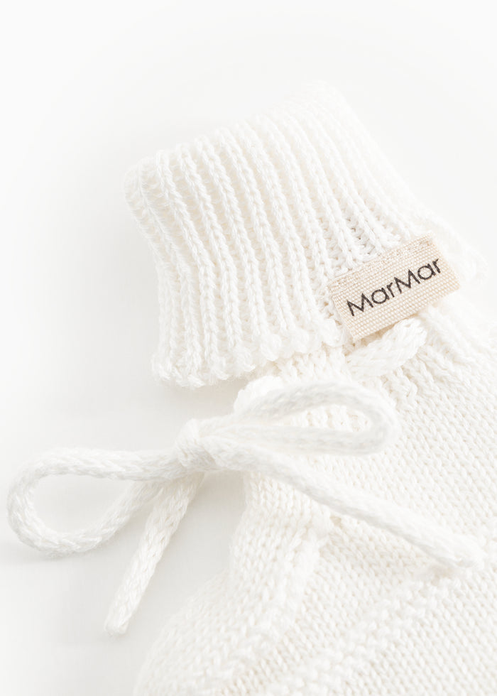 White stripe lining with MarMar logo tag, rib structure and binding strap.