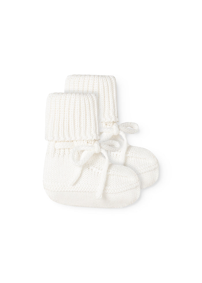 White stripe lining with high cuff and ankle strap.