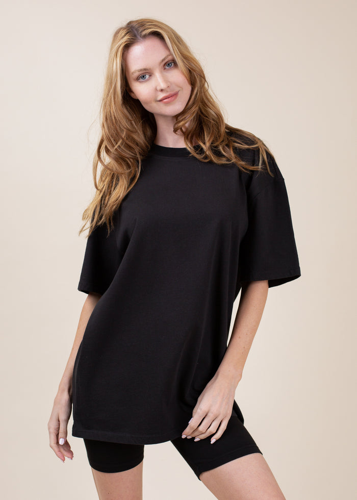 woman wearing oversized boyfriend tee in black