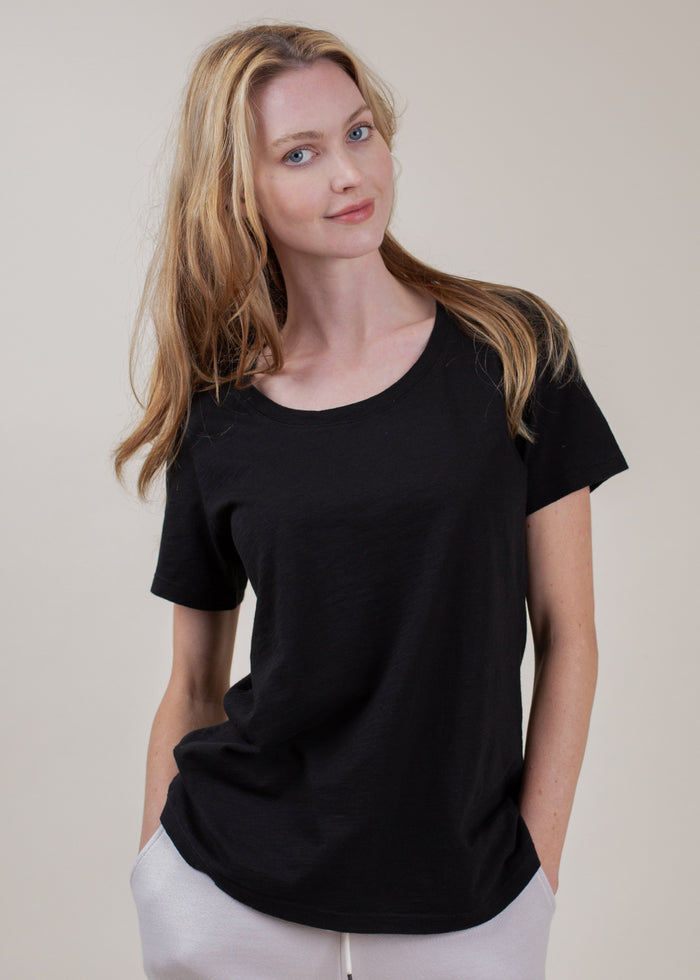 woman wearing relaxed slub tee in black