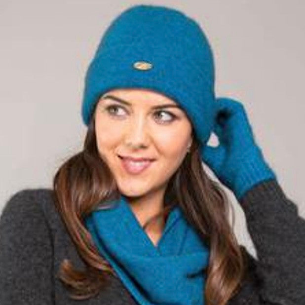 A woman wearing an Pacific-coloured Koru Merino and Possum Plain Beanie.