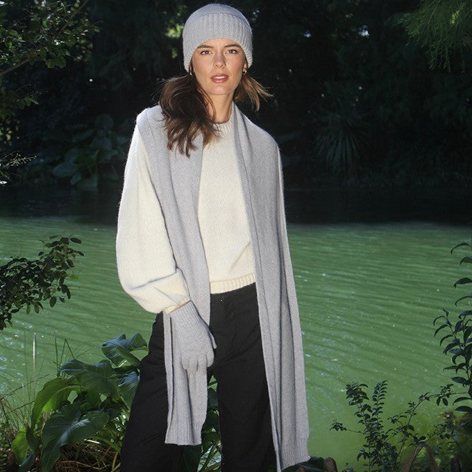 Woman wearing Lothlorian - Alpaca Haven Accessory Set (Beanie & Scarf) (ALP030 + ALP031) in the colour Dove.