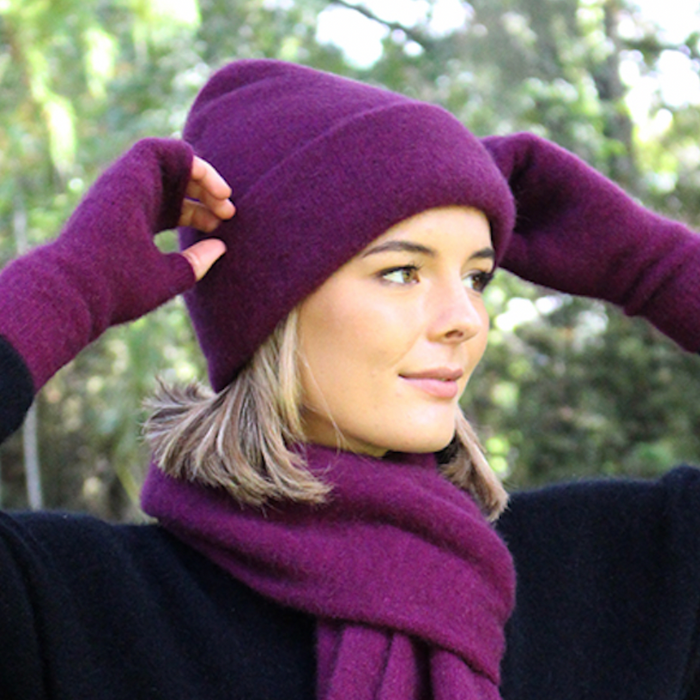 Lothlorian - Plain Beanie (9903)Berry