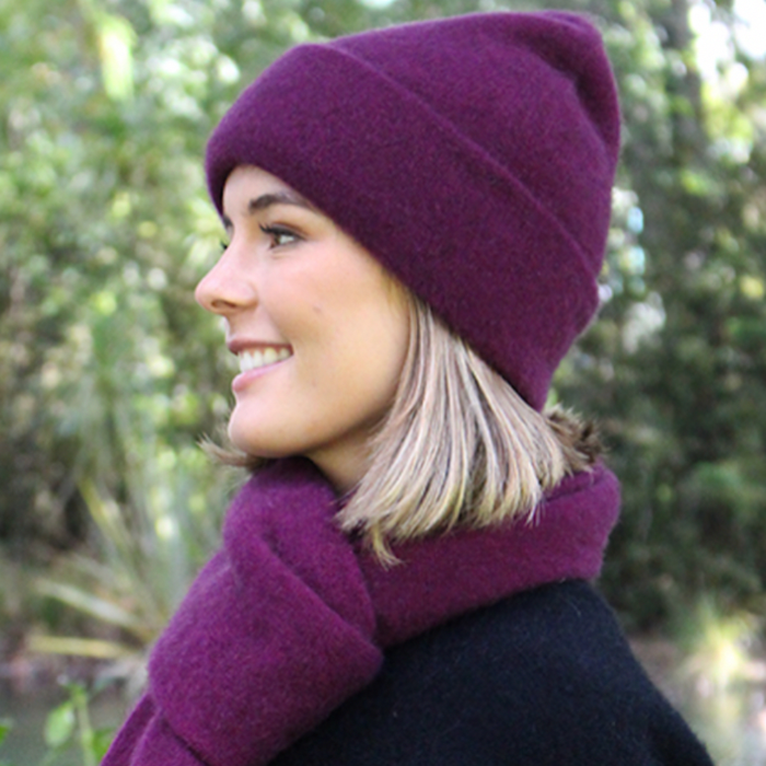 Lothlorian - Plain Beanie (9903)Berry