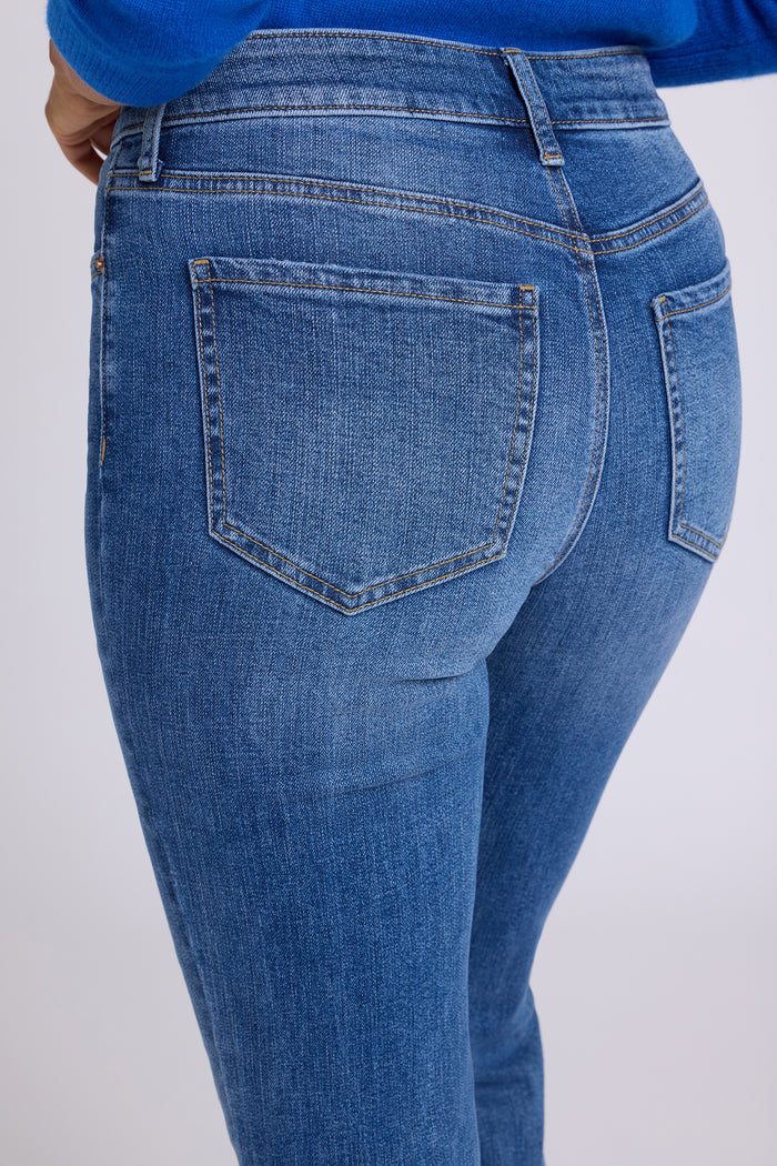 Marilyn Straight Jeans In Tall - Yarrow