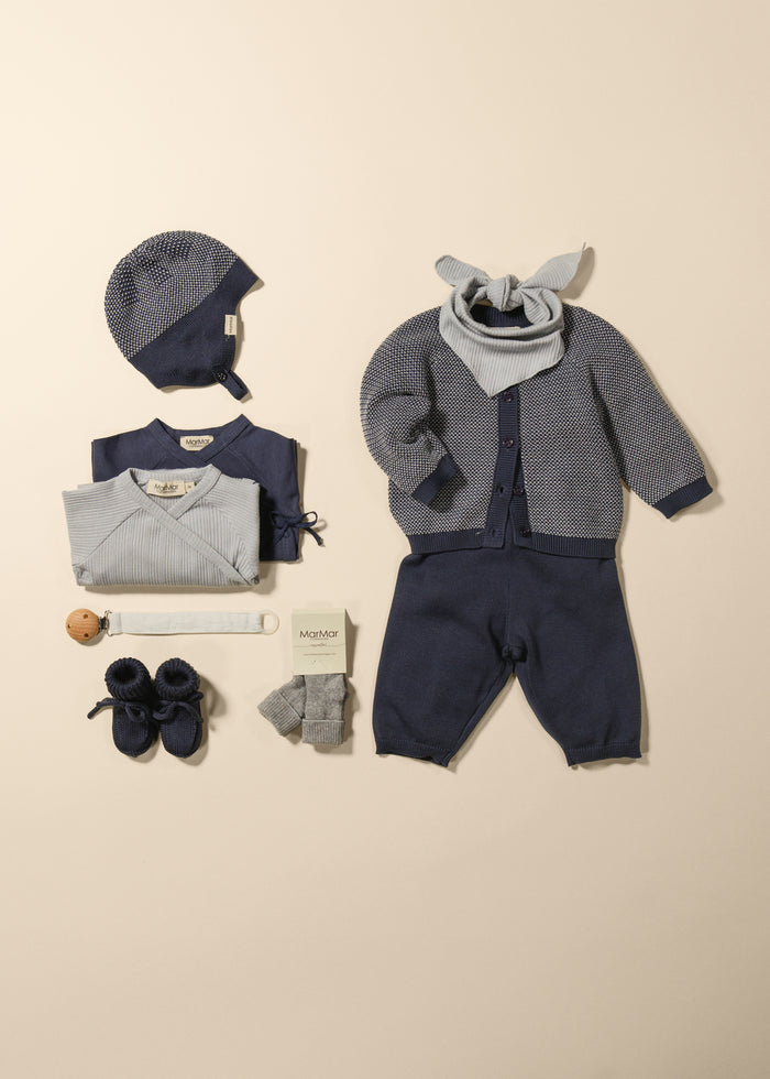 Two baby socks in light gray and dark blue melange with ribbed cuff and short shaft.