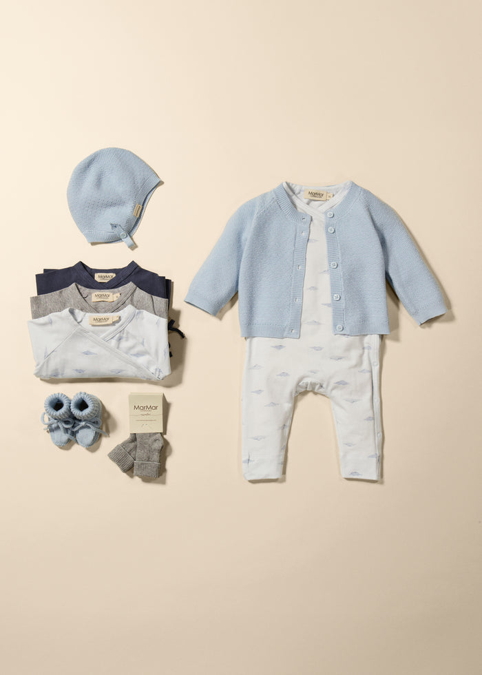 Baby socks in light blue mélange with ribbed edge and short cuff, soft knit.