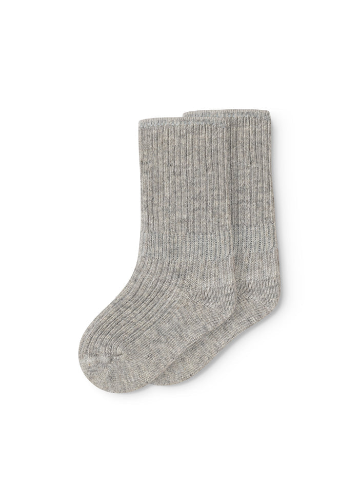 Baby socks in light gray melange with ribbed edge, short cuff, and lightly patterned knit.