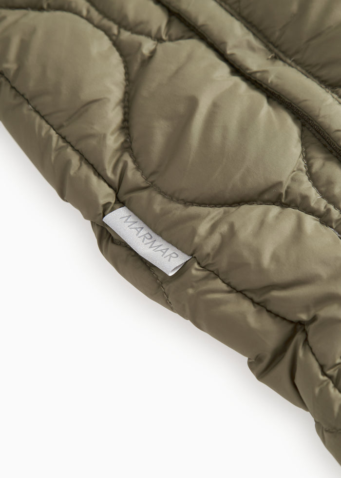 The mother is made of dark olive with a smooth edge and an internal label plate.
