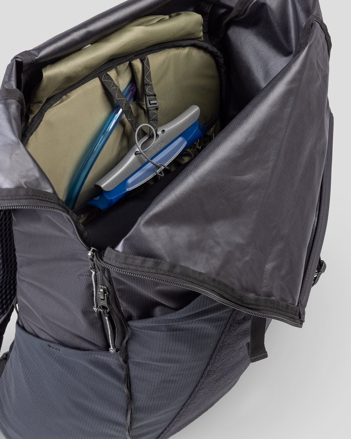 b1612_902_trailhead_pack_35l_black_h_1600x2000_2a2e340_1756934130000