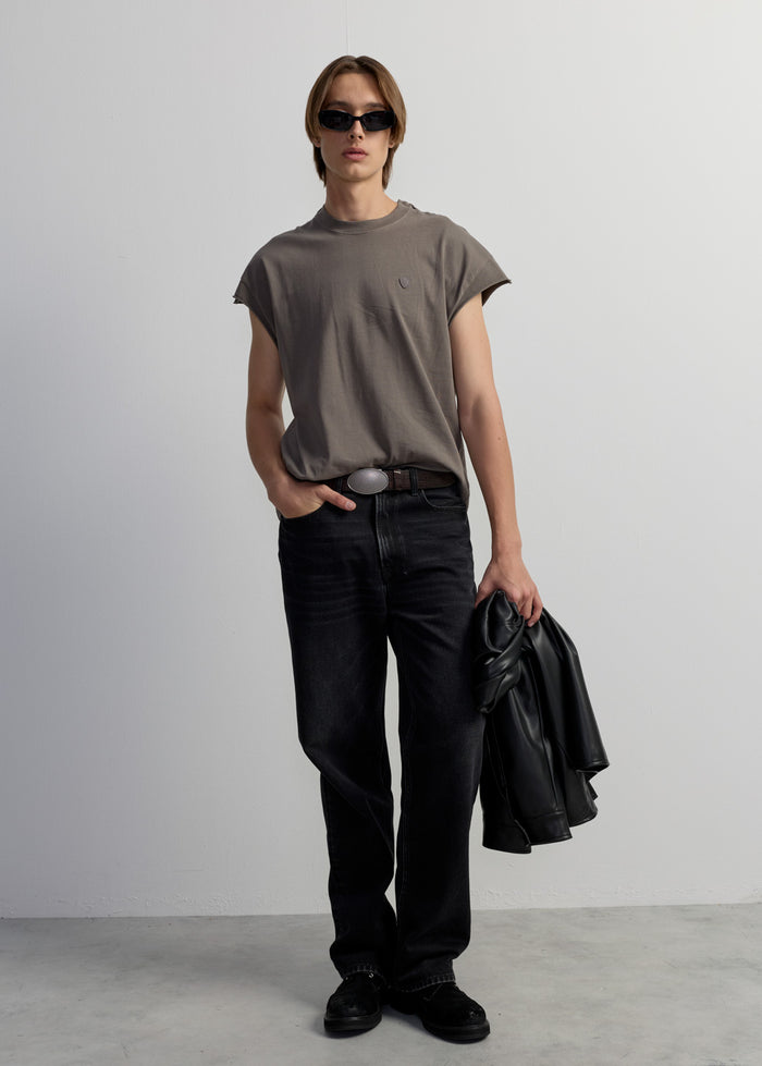 WASHED SLEEVELESS TEE WITH LEATHER LABEL