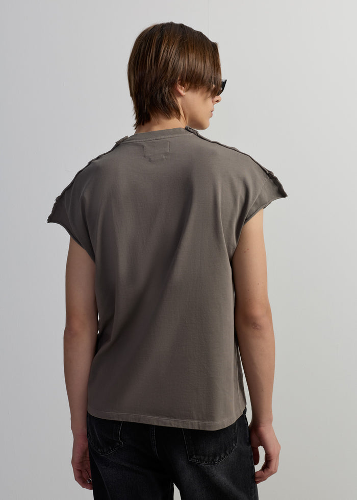 WASHED SLEEVELESS TEE WITH LEATHER LABEL