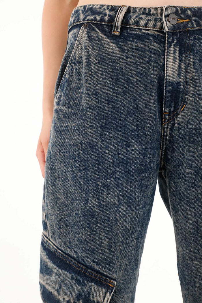 Women's Low Rise Wide Leg Cargo Jeans